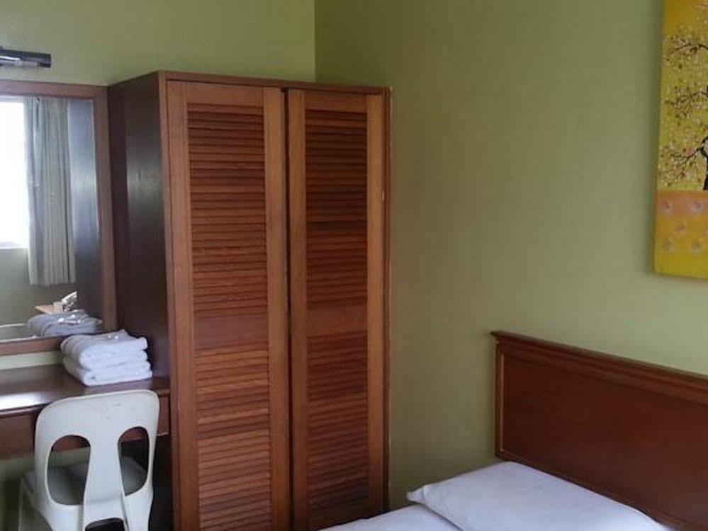 Laila Inn Kuching Exteriör bild