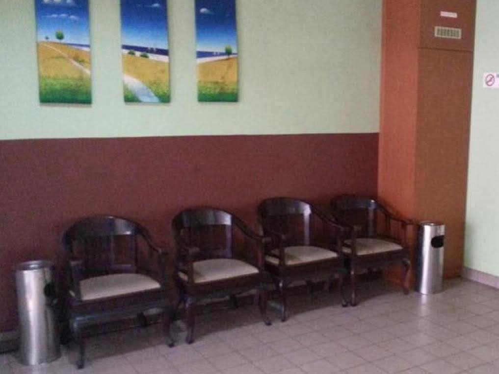 Laila Inn Kuching Exteriör bild